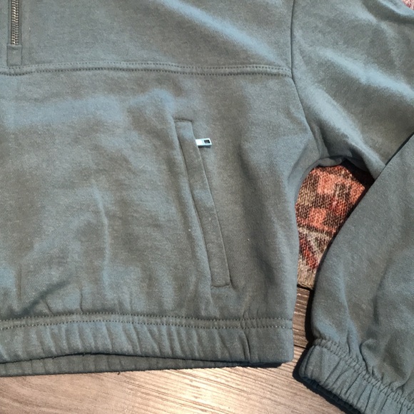 Womens Cropped Garage Sweatshirt - Picture 3 of 6